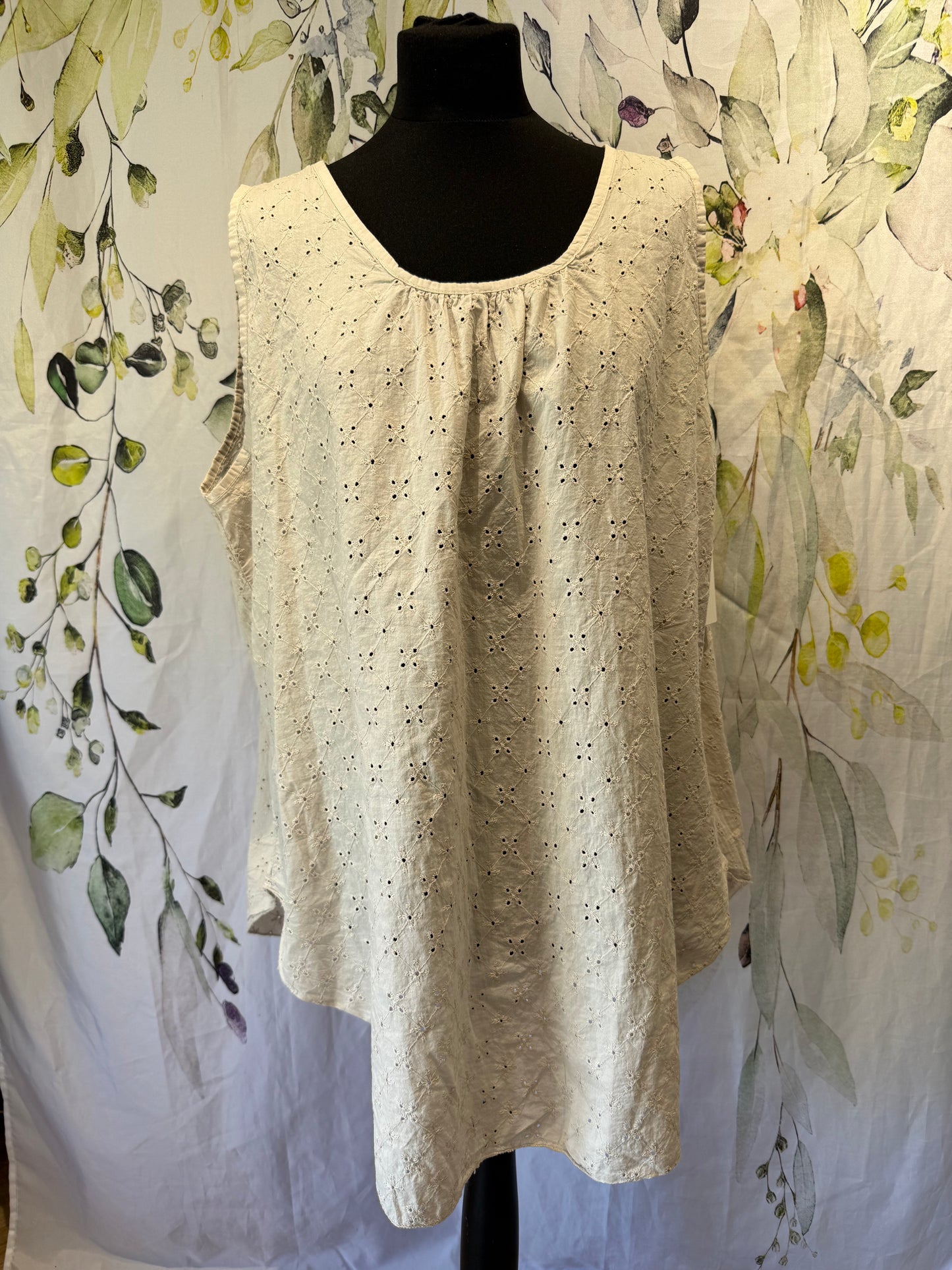 Broderie Anglais Top