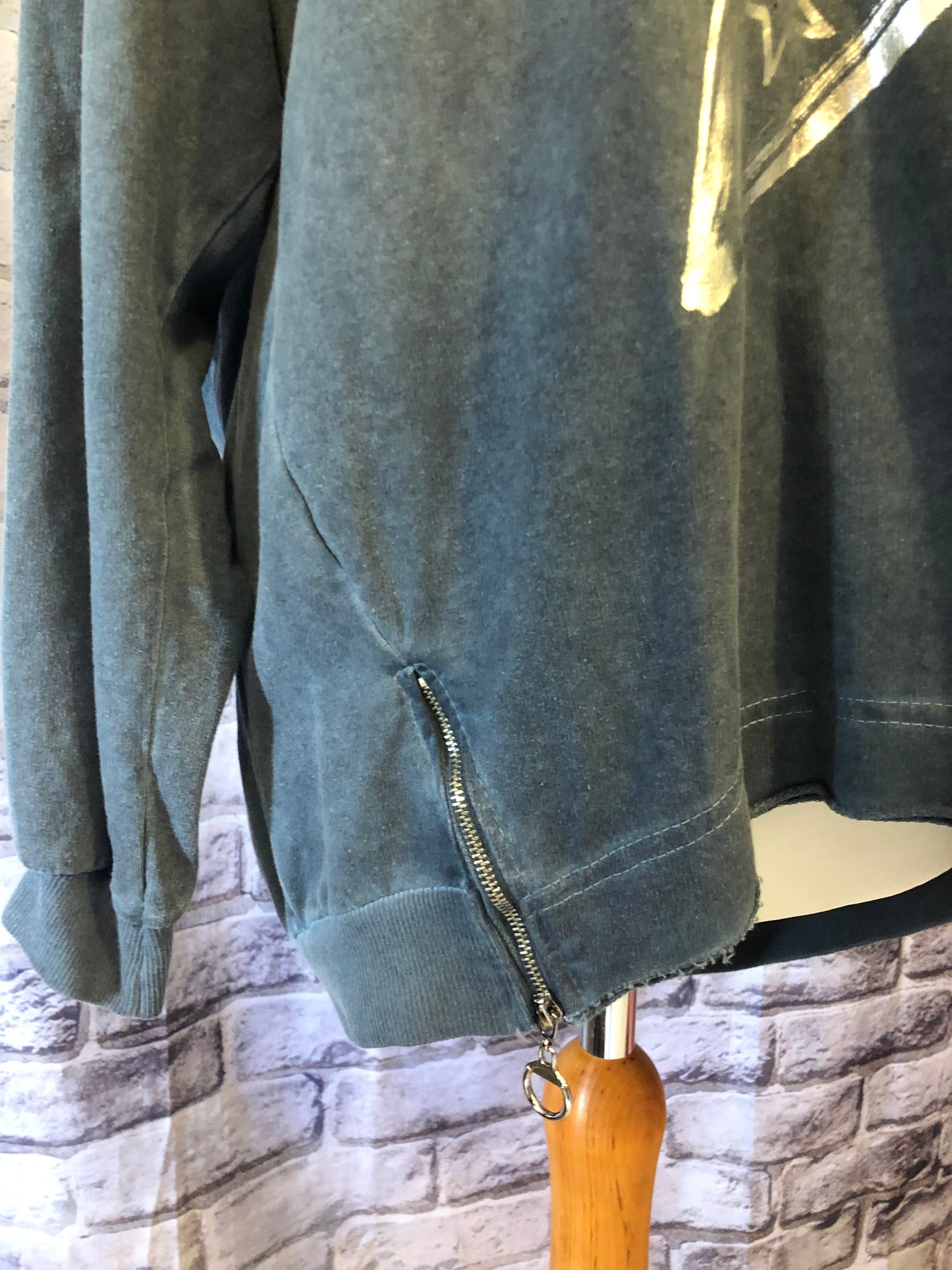 Dipped Hem Sweat With Star