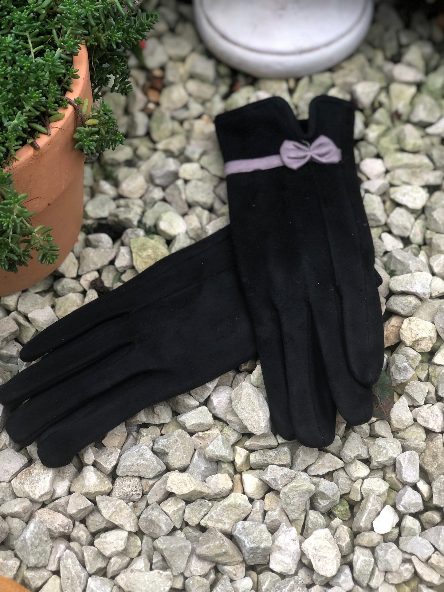 Gloves With Bow Trim