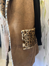 Load image into Gallery viewer, Leopard Lined Gilet

