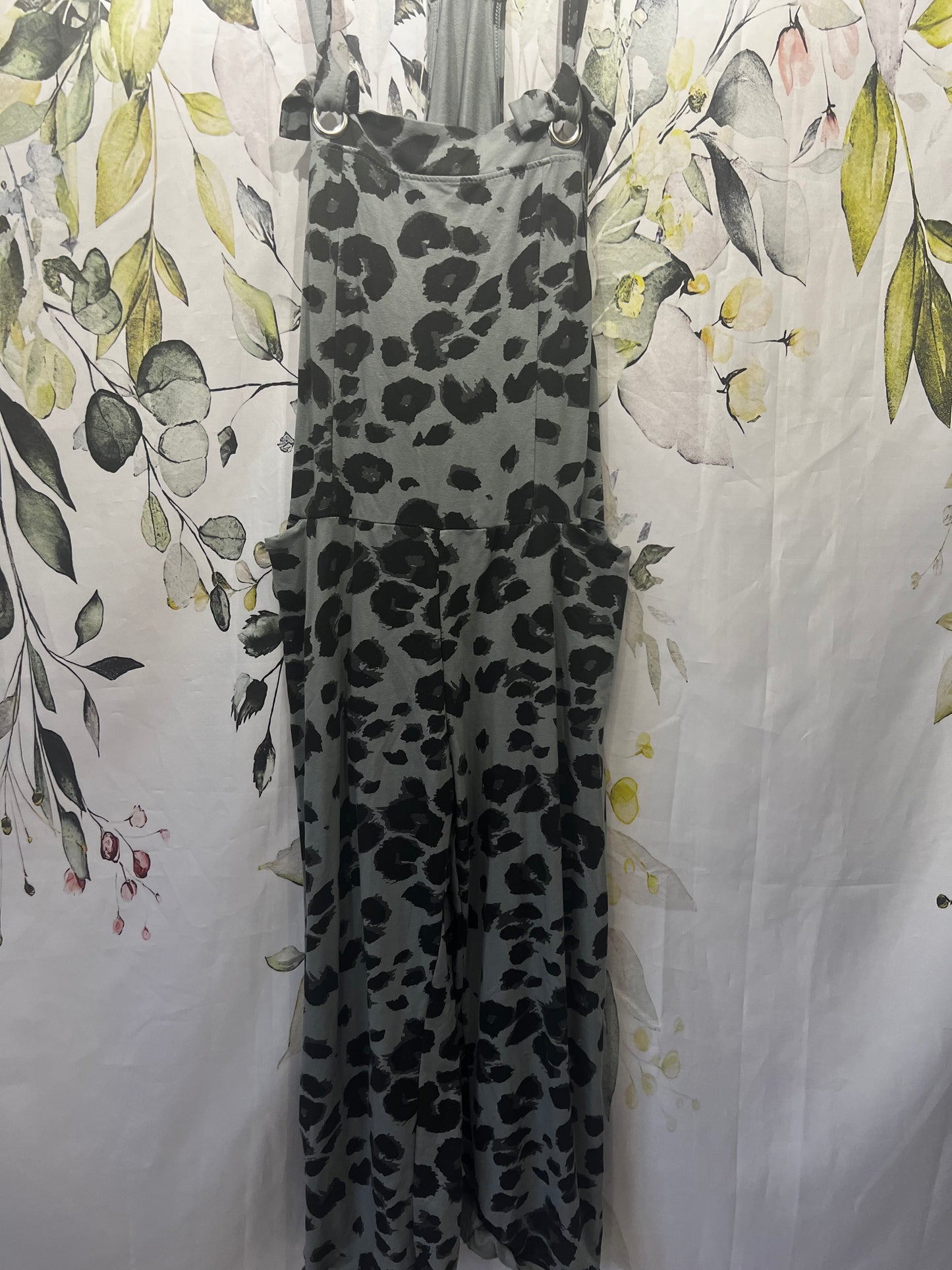 Leopard Print Dungarees ( curvy size)