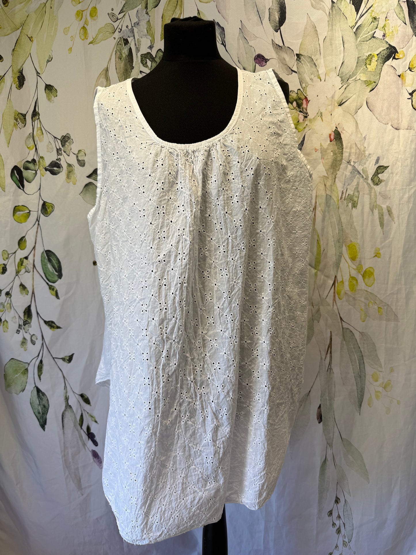 Broderie Anglais Top