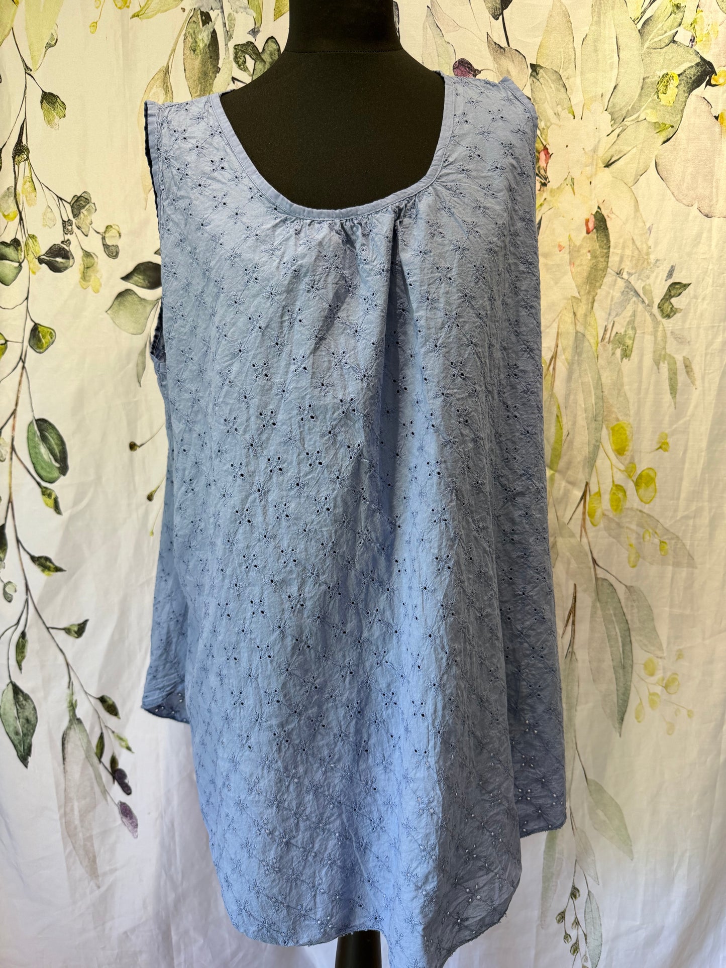Broderie Anglais Top