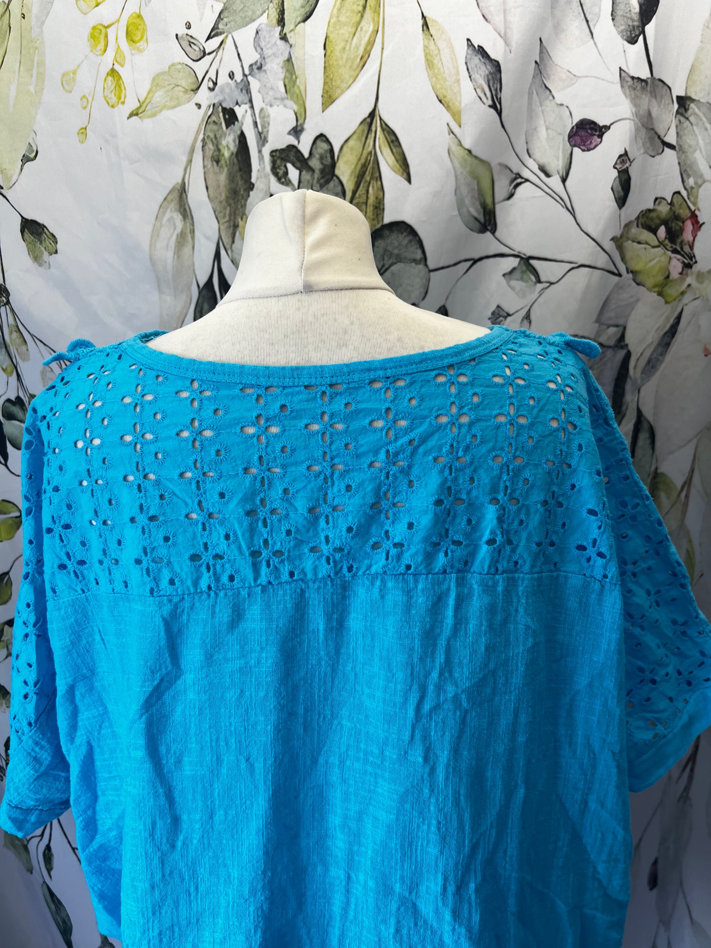 Cotton Top With Flower Detail