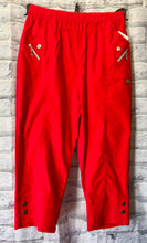 Load image into Gallery viewer, Capri Trousers ( curvy size)
