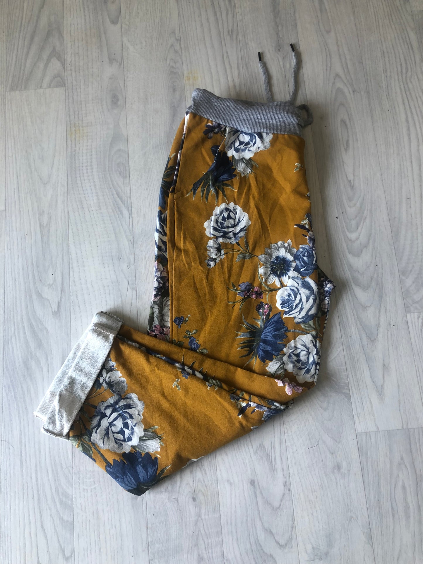 Comfy Crops (Size 10-16)