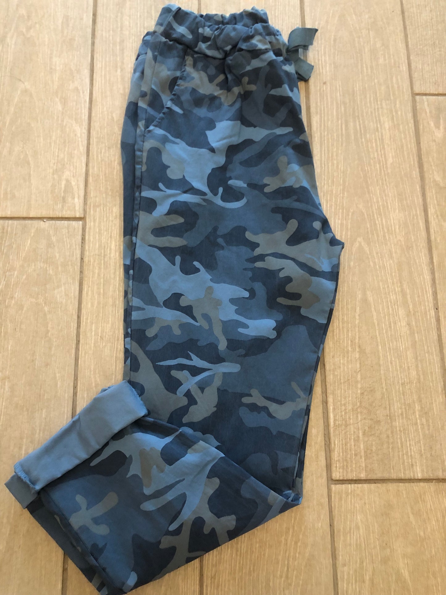 Magic Trousers Camo (Curvy Size)