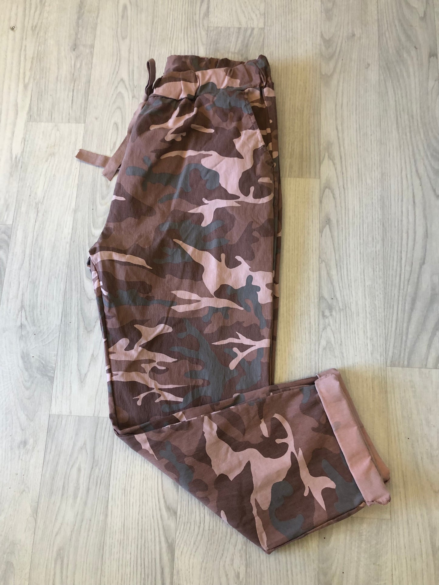 Magic Trousers Camo (Curvy Size)